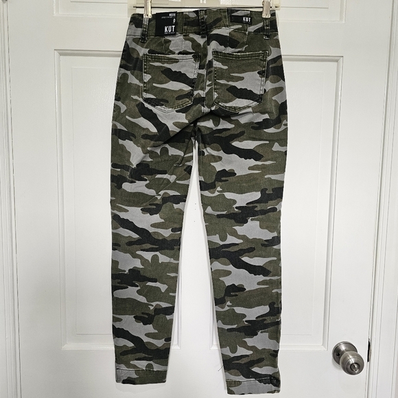KUT From The Cloth Reese Camo Ankle Straight Leg Ankle Zip Pant Size 0 - Picture 8 of 17